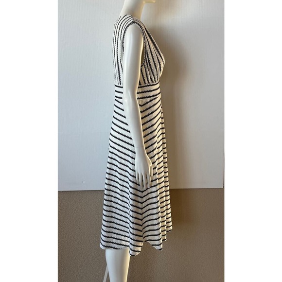 NWT Max Studio Dress Black & White Sleeveless V Neck Stretch Striped Sz M - Picture 2 of 9
